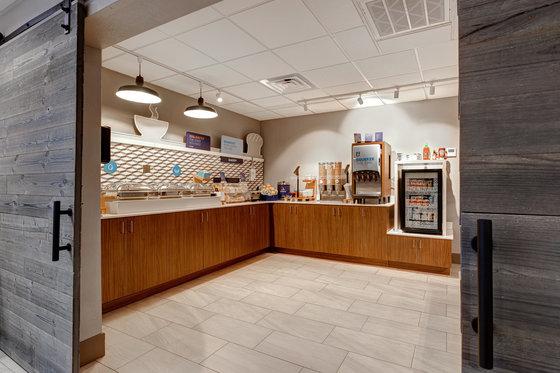 Holiday Inn Express & Suites Central Omaha By Ihg Restaurant bilde
