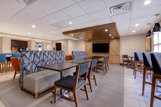 Holiday Inn Express & Suites Central Omaha By Ihg Restaurant bilde